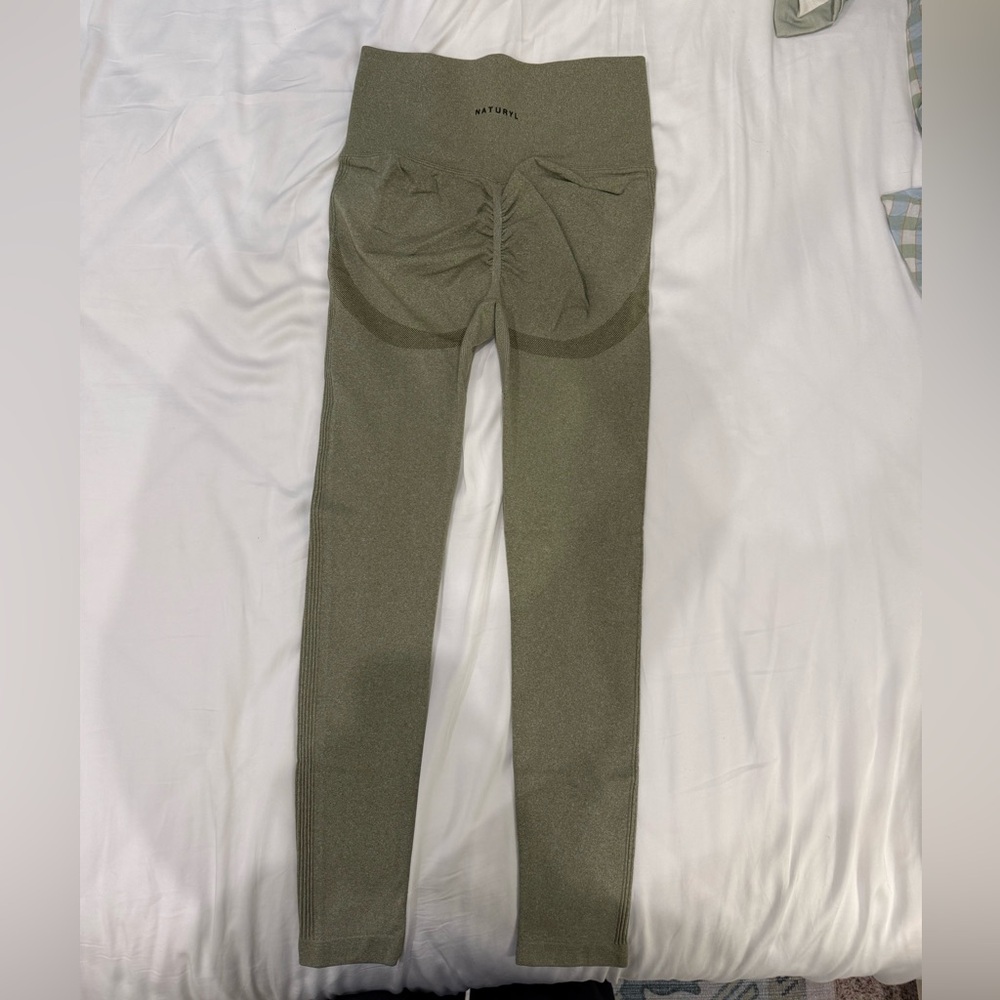 Naturyl Women’s Olive Leggings